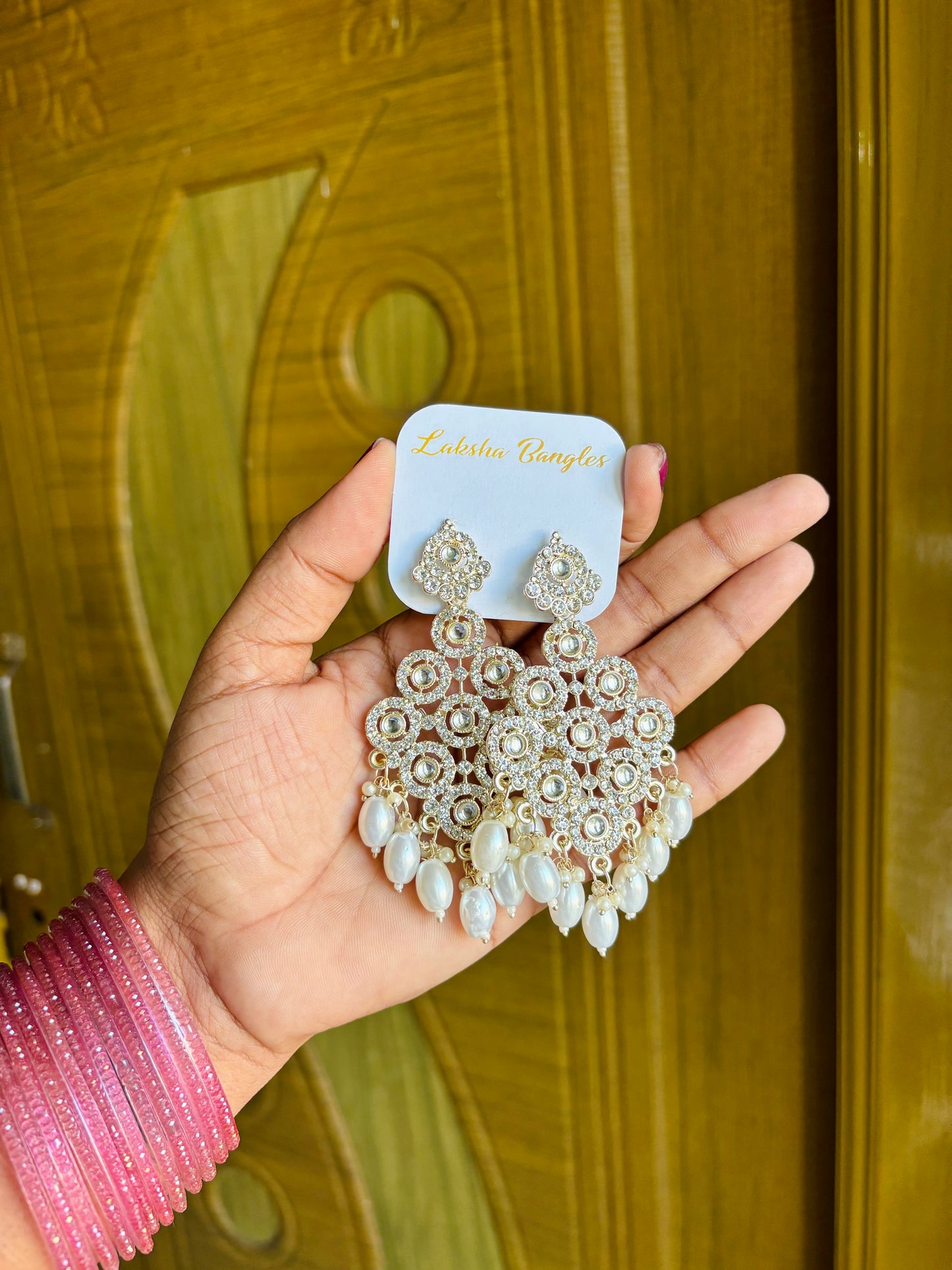 Pretty white pearl earrings🎀