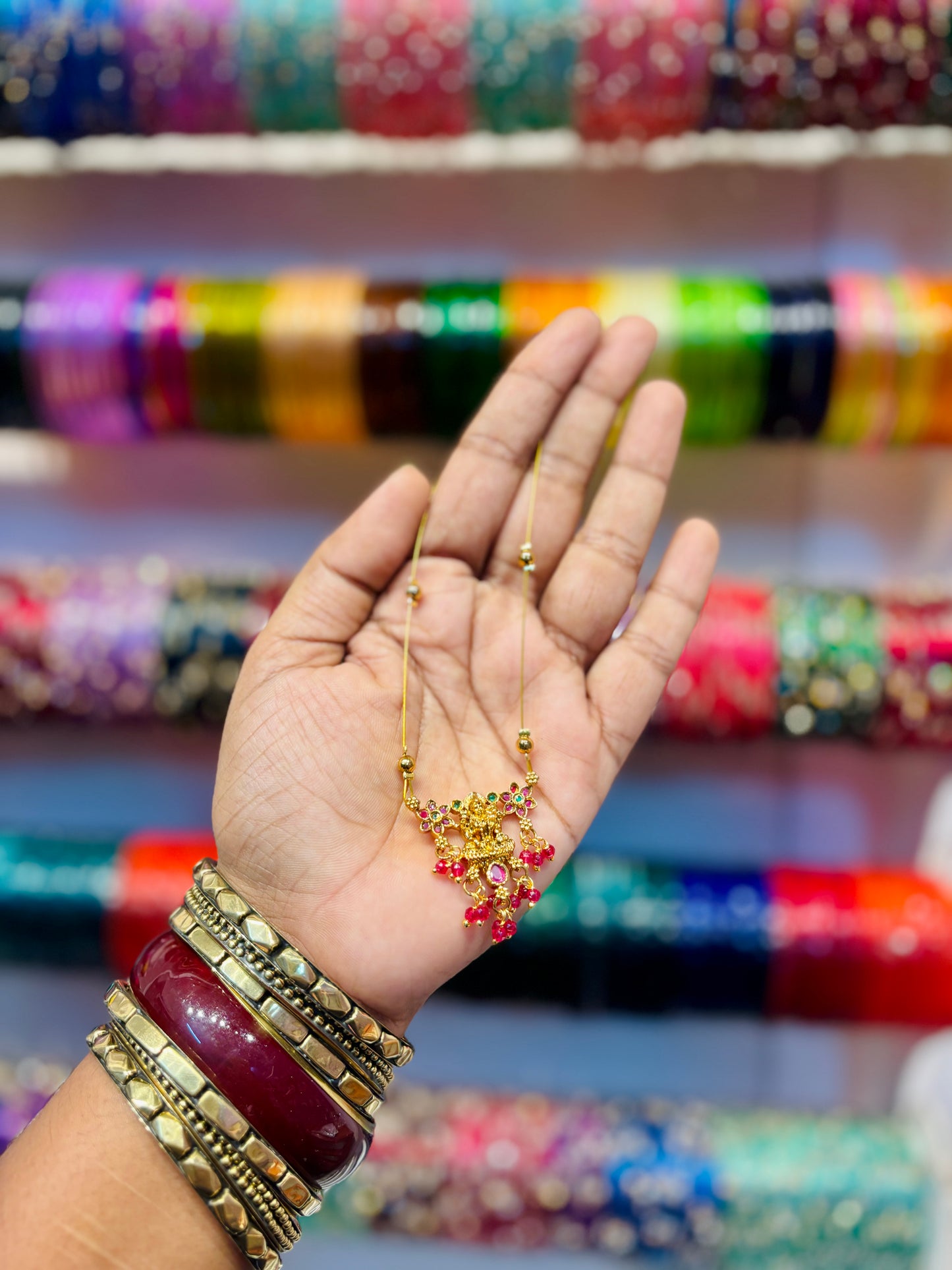 Malar invisible chain