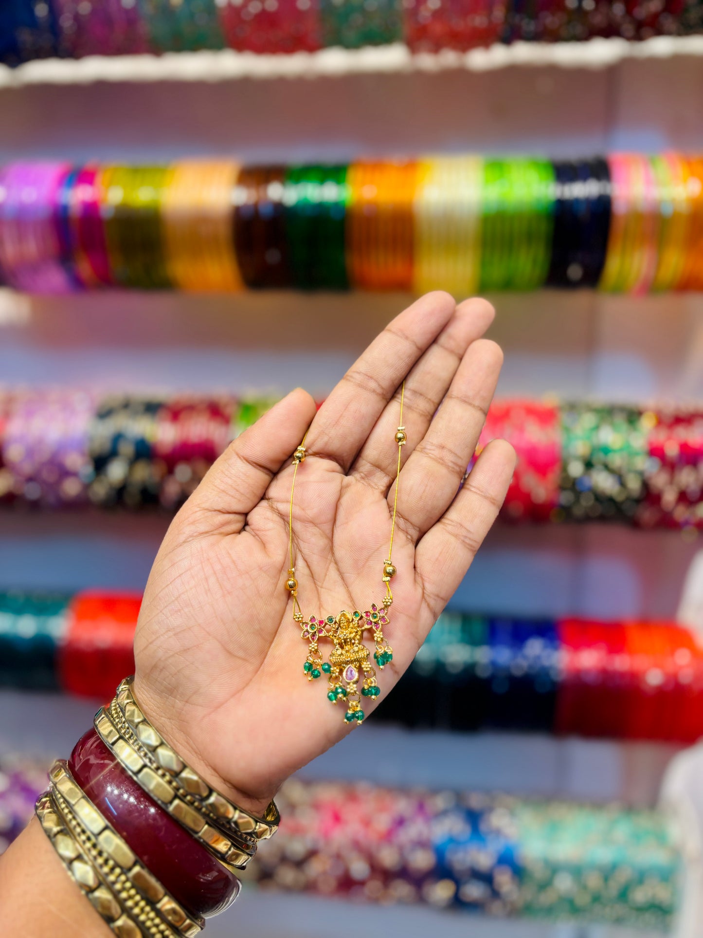 Malar invisible chain